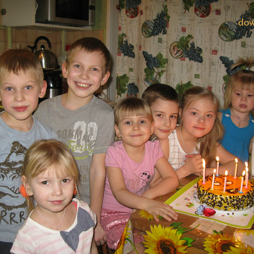 Выпускница Даунсайд Ап 2013 года Полина, 9 лет