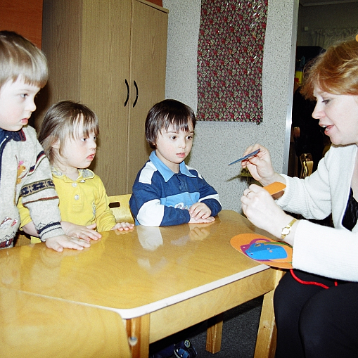 Занятия с детьми на Озерковском переулке (из архива фонда)