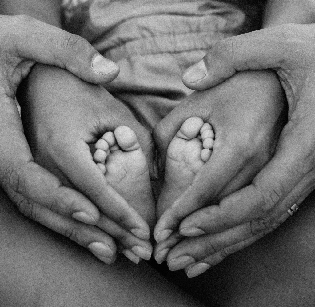 grayscale-photo-of-person-holding-feet-and-hands-1912359.jpg grayscale-photo-of-person-holding-feet-and-hands-1912359.jpg
