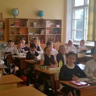 Акцию «Дети вместо цветов» поддержали ученики школы № 354