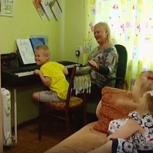 Во Владимире бабушки-волонтеры помогают многодетным семьям, в том числе с детьми с особенностями развития