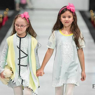 Эстет Fashion Week: на подиум вышли модели с синдромом Дауна
